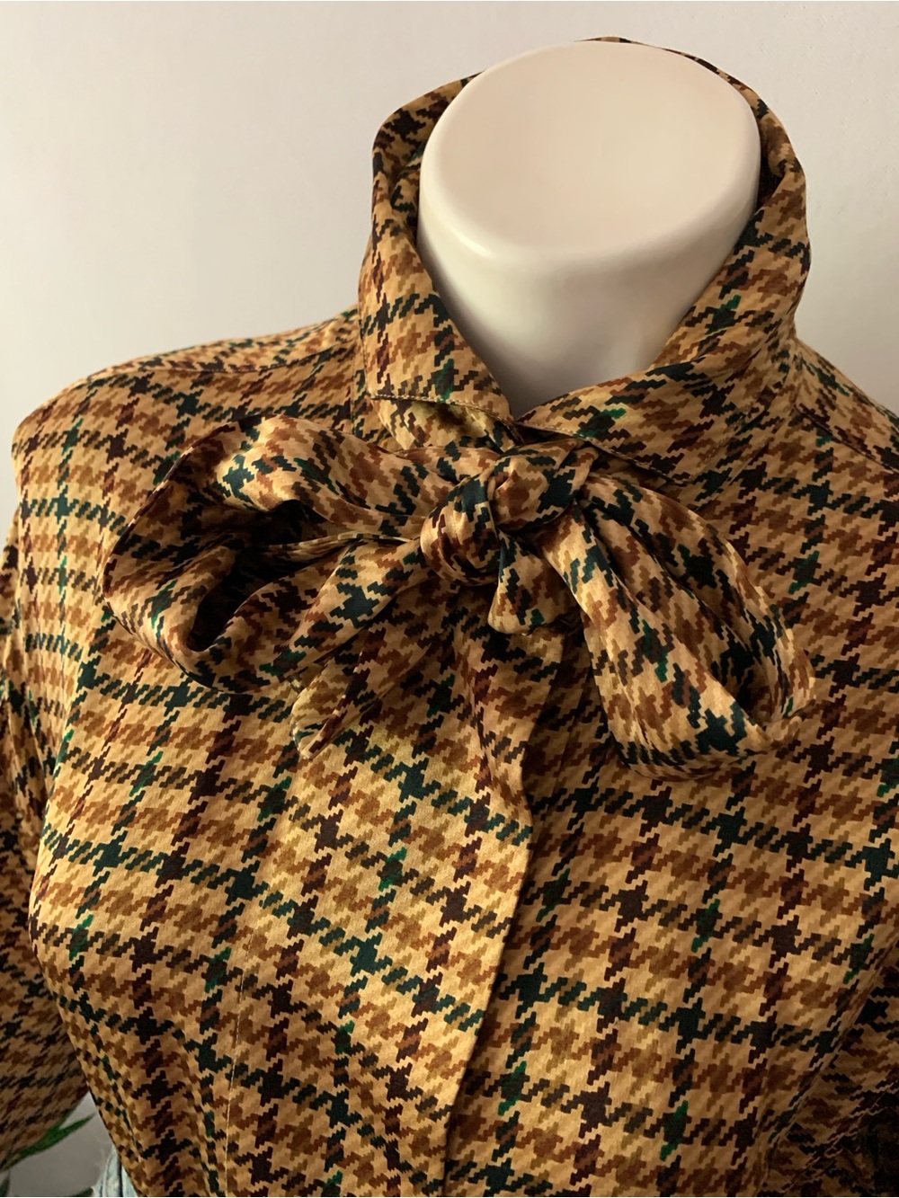 s i l k :: Vintage 100% Silk Bow Neck Tie Houndstooth Blouse - Picture 9 of 11